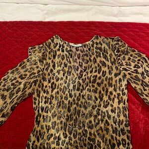 Alice & Olivia women’s leopard shirt, like new . Small